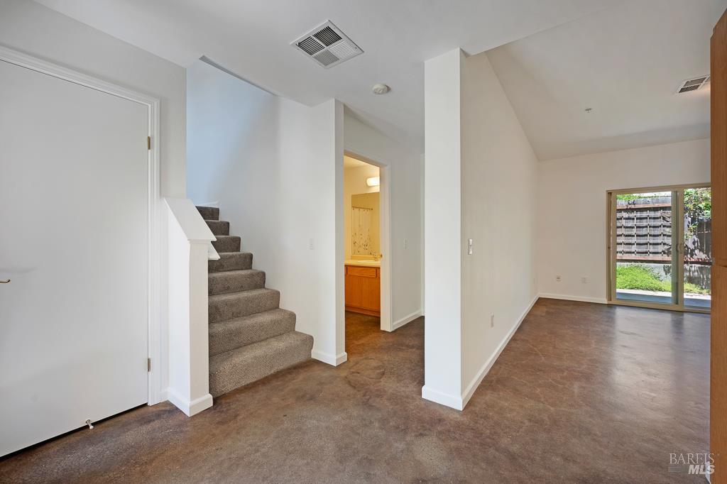 439 Sequoia Ln