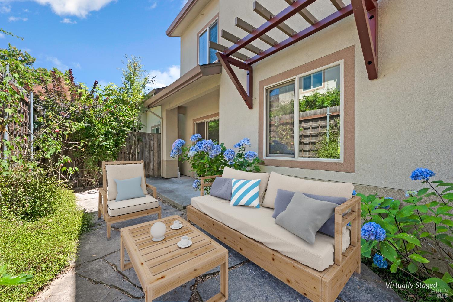 439 Sequoia Ln