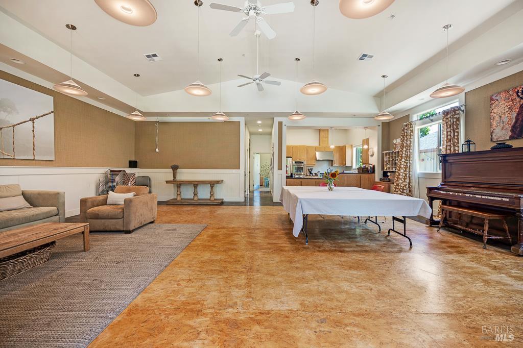 439 Sequoia Ln