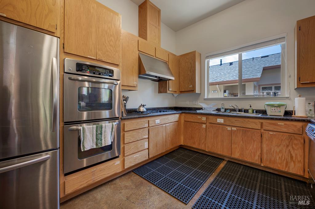 439 Sequoia Ln