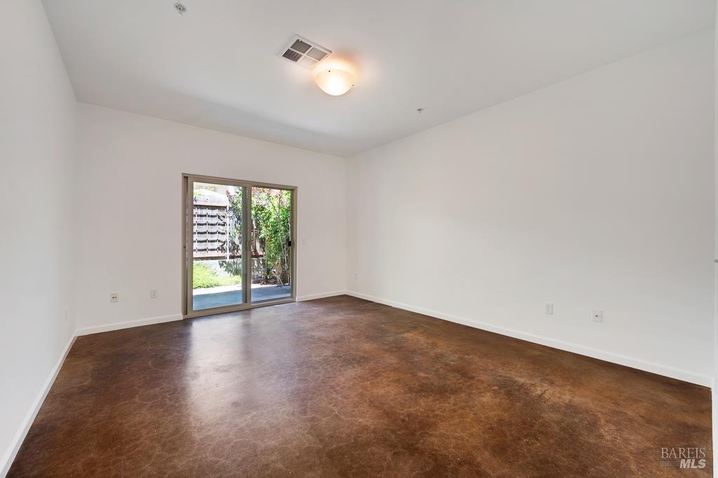 439 Sequoia Ln