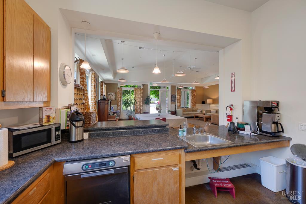 439 Sequoia Ln