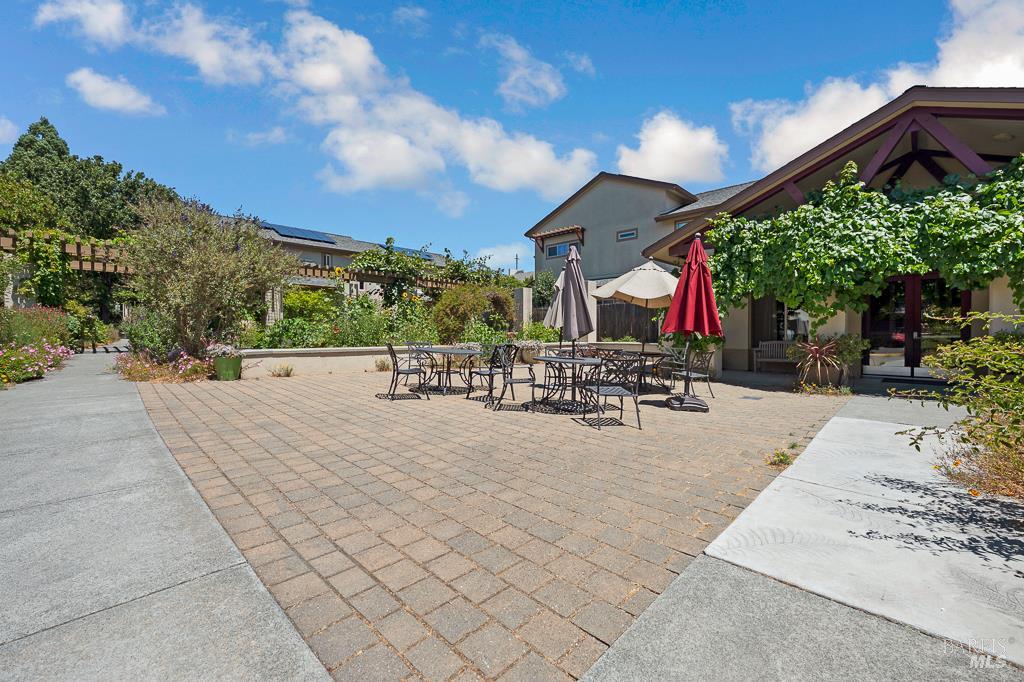 439 Sequoia Ln
