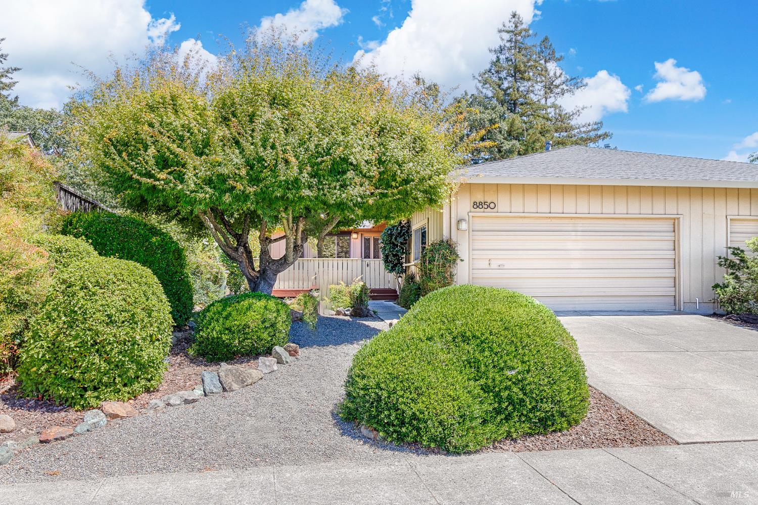 8850 Oak Trail Drive