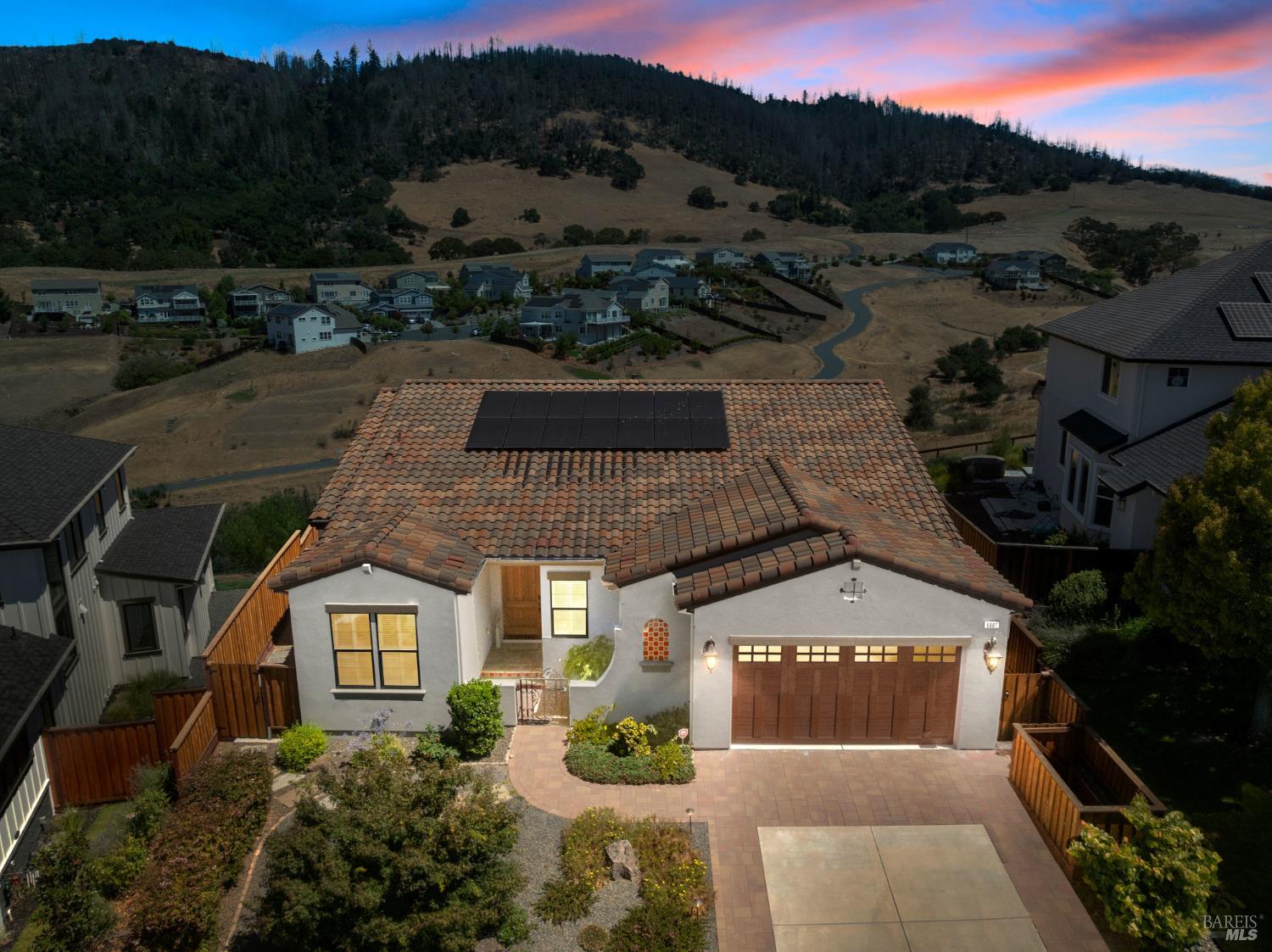 5907 Mountain Hawk Dr