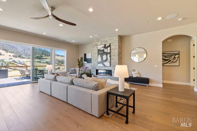 5907 Mountain Hawk Dr