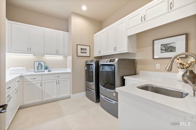 5907 Mountain Hawk Dr