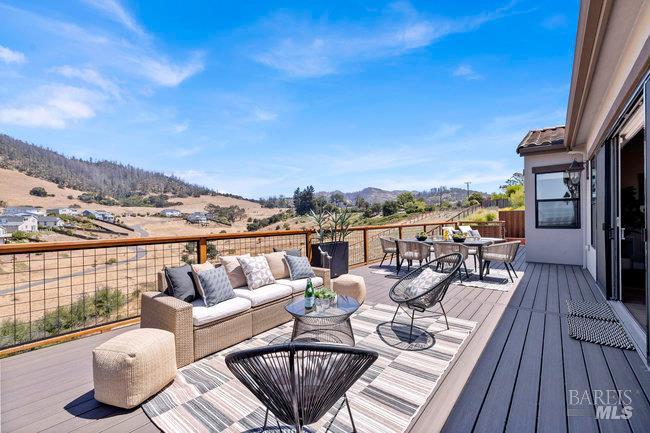 5907 Mountain Hawk Dr