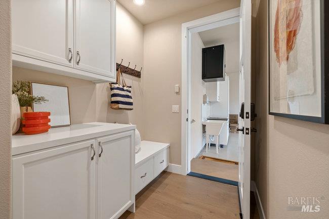 5907 Mountain Hawk Dr