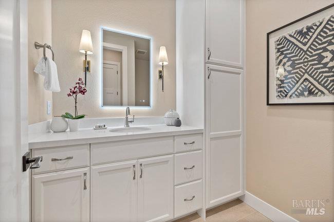 5907 Mountain Hawk Dr