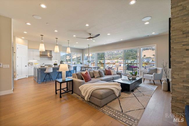 5907 Mountain Hawk Dr