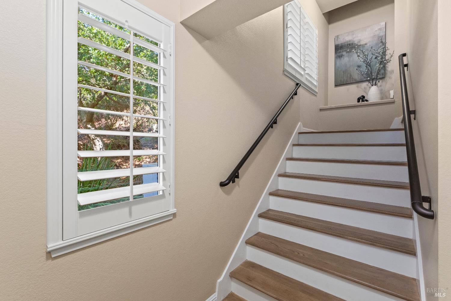 4 Eucalyptus Knoll St