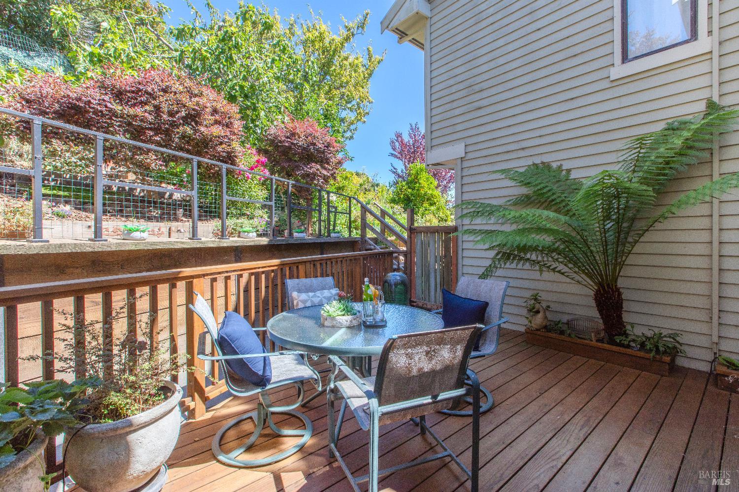 4 Eucalyptus Knoll St