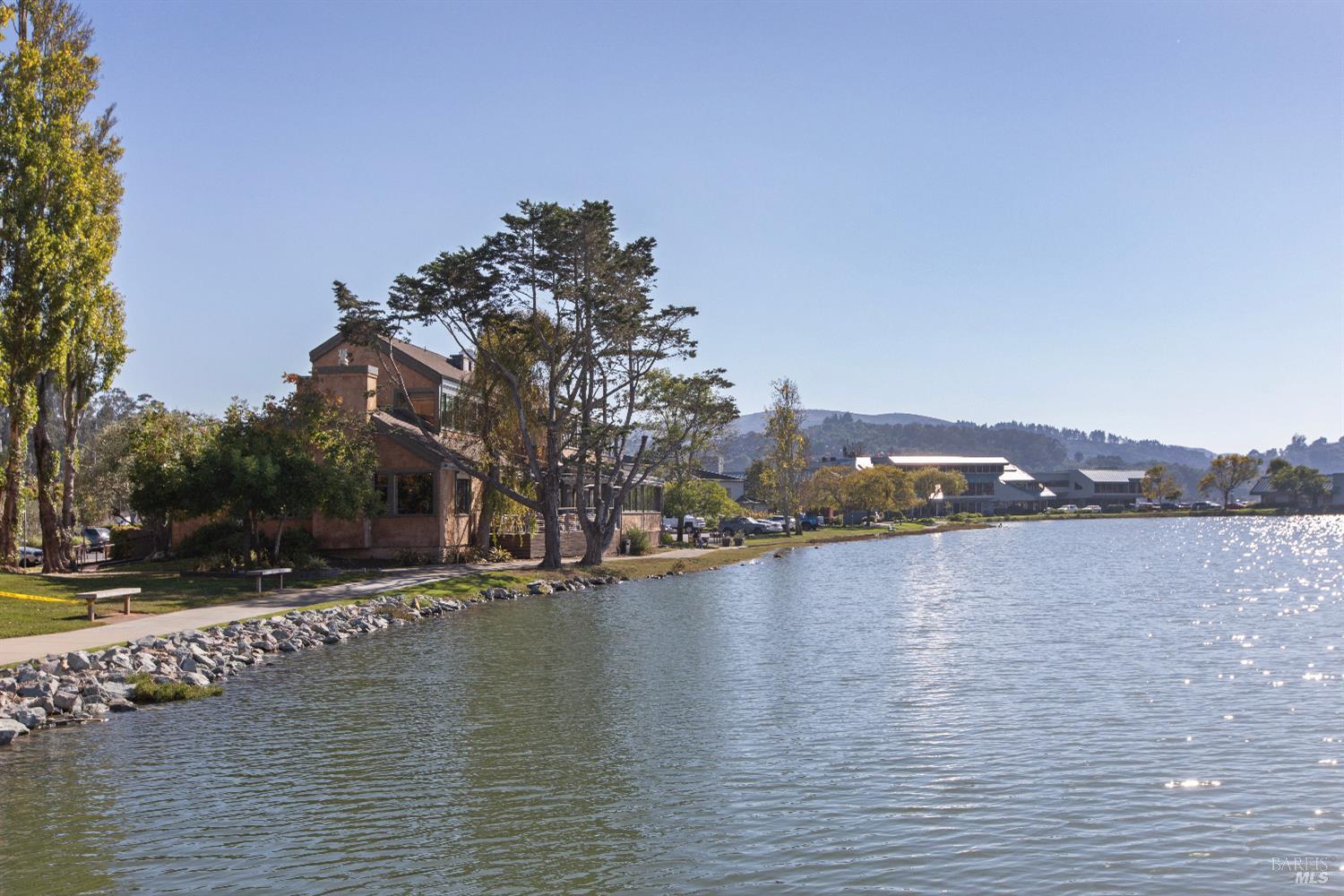 4 Eucalyptus Knoll St