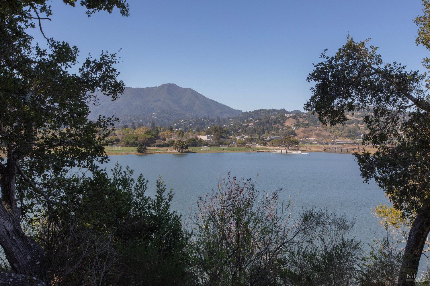 4 Eucalyptus Knoll St