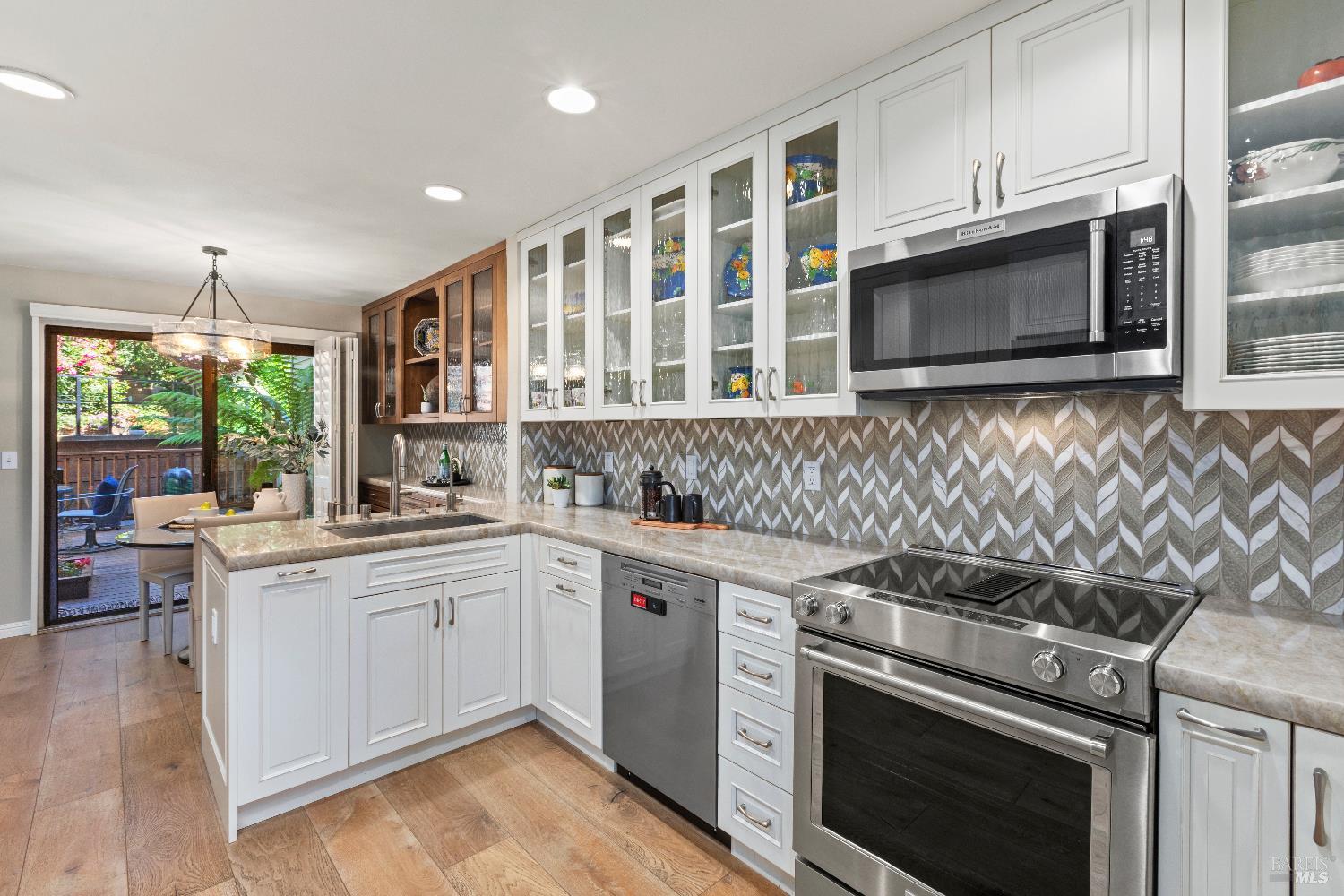 4 Eucalyptus Knoll St