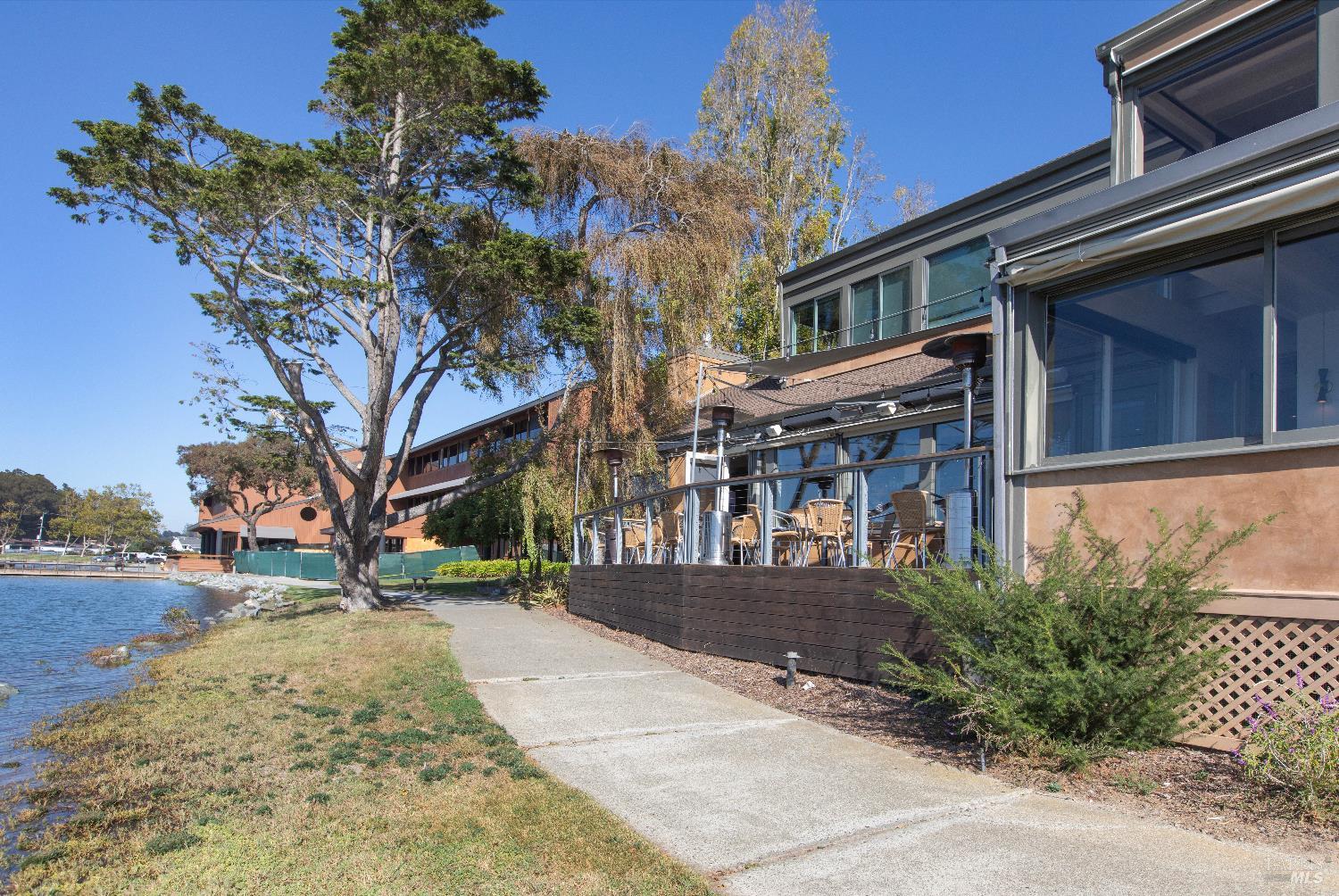 4 Eucalyptus Knoll St