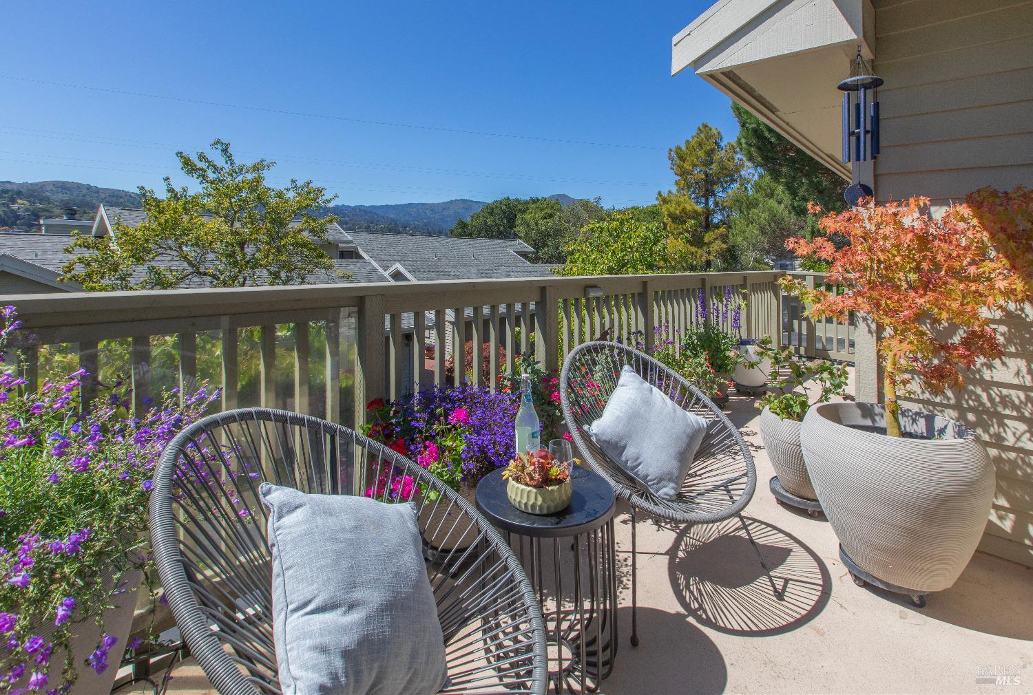 4 Eucalyptus Knoll St