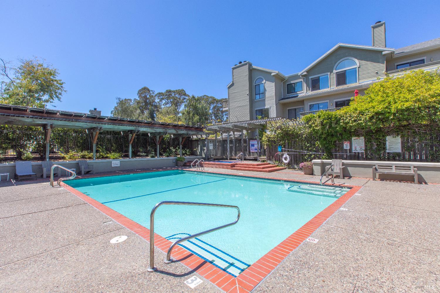 4 Eucalyptus Knoll St