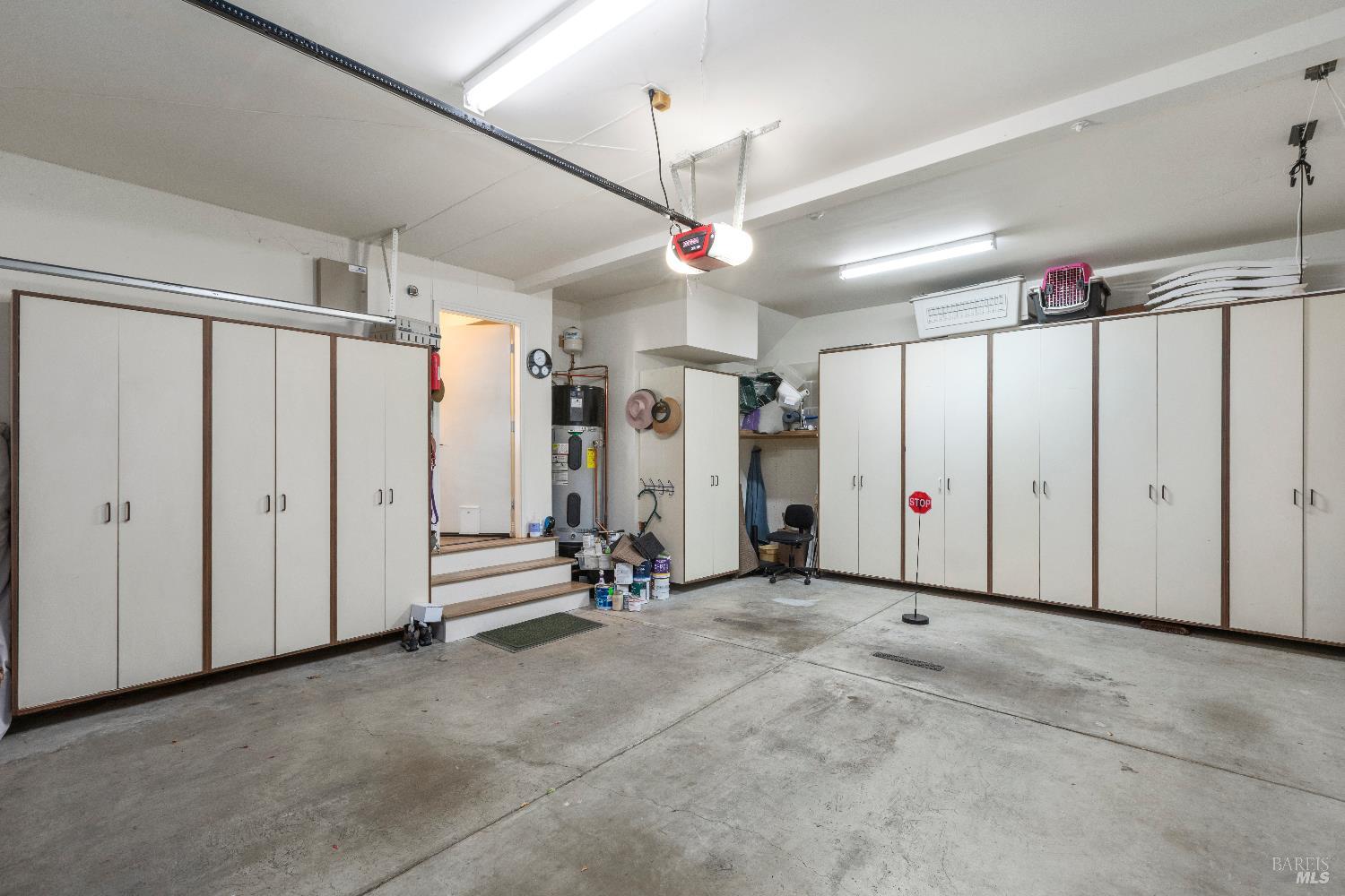 4 Eucalyptus Knoll St