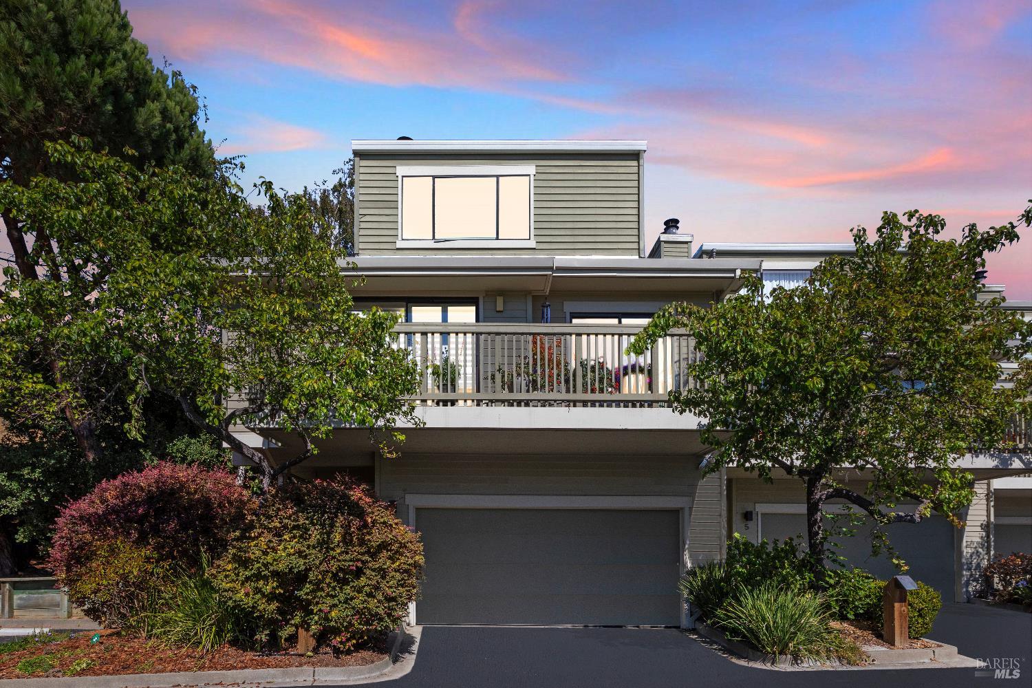 4 Eucalyptus Knoll St