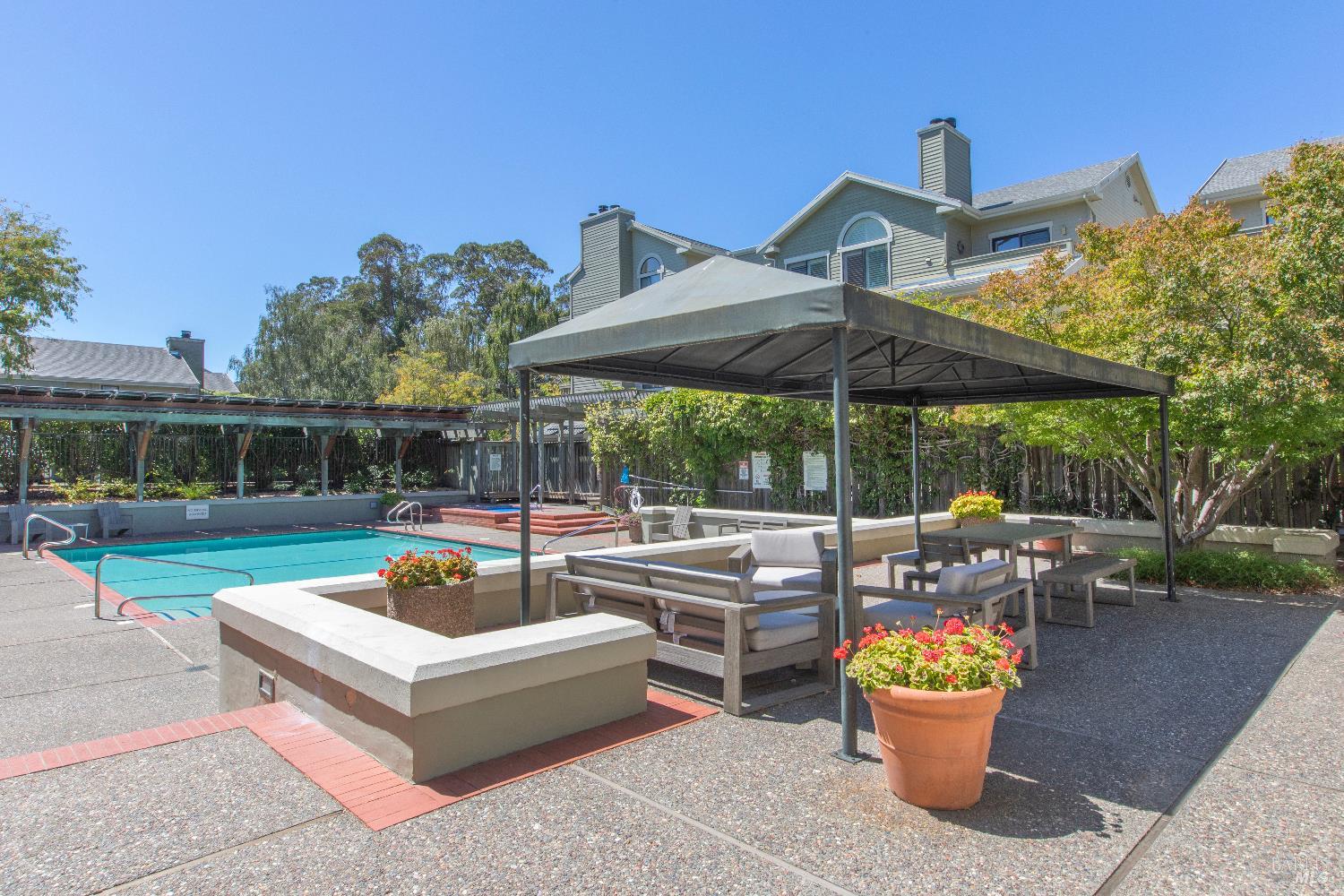 4 Eucalyptus Knoll St