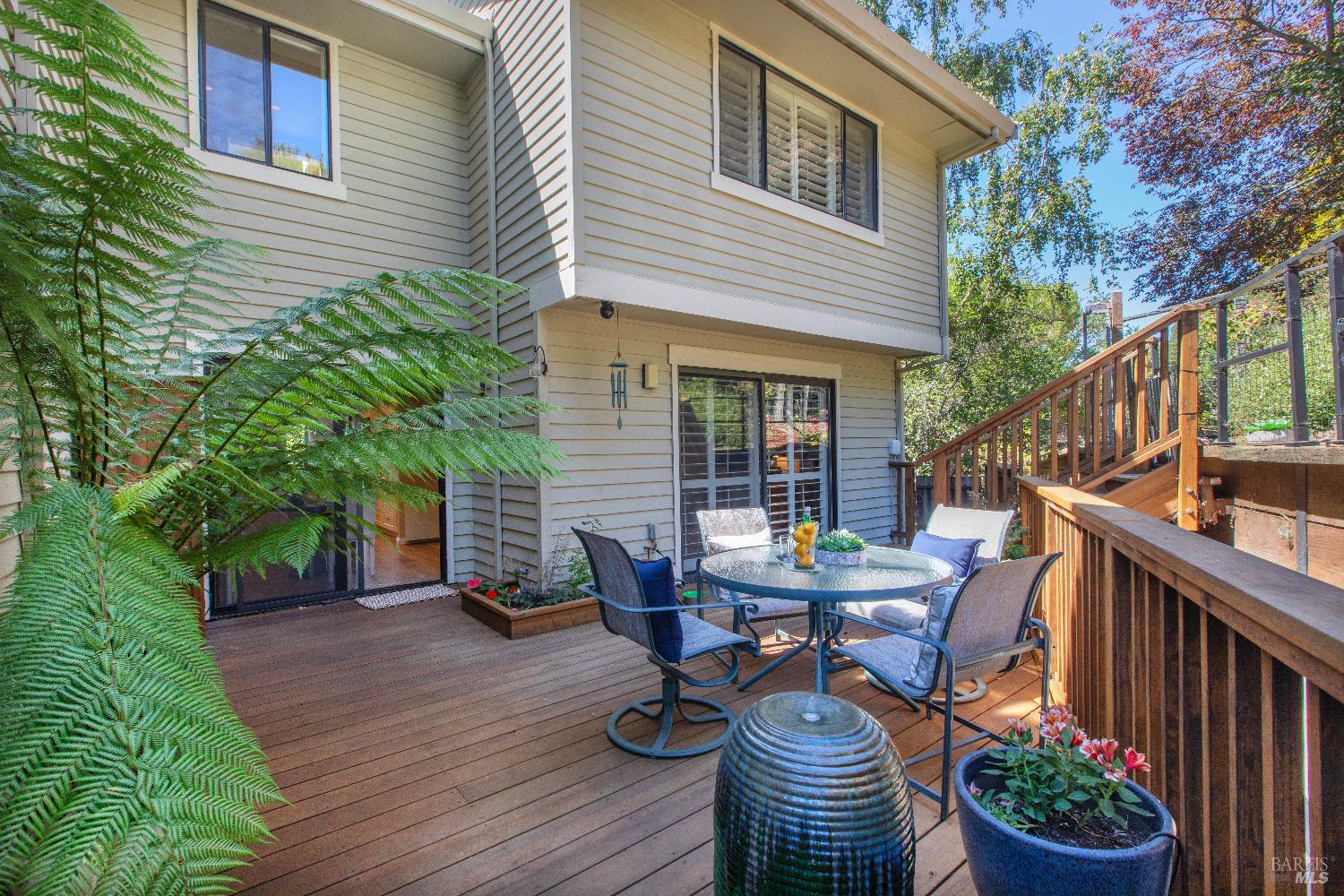 4 Eucalyptus Knoll St