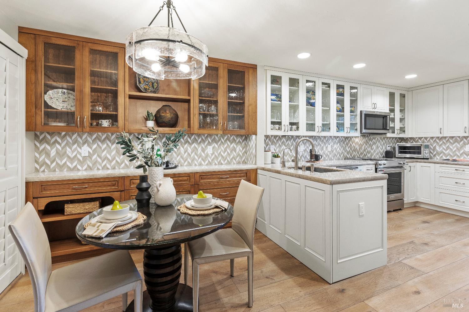 4 Eucalyptus Knoll St