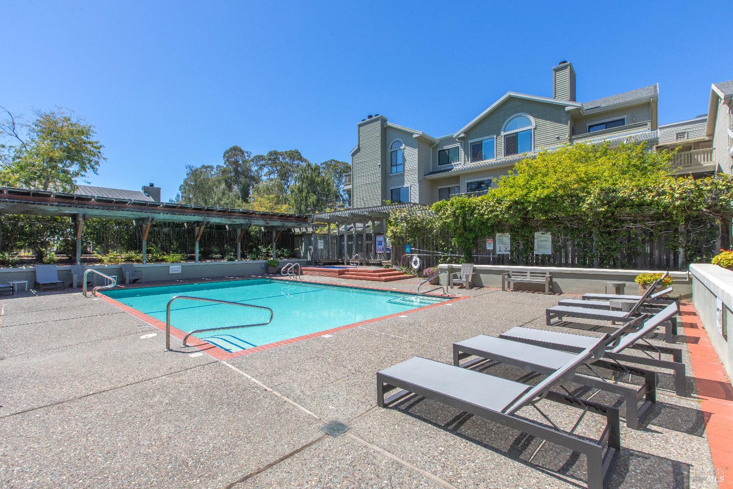 4 Eucalyptus Knoll St