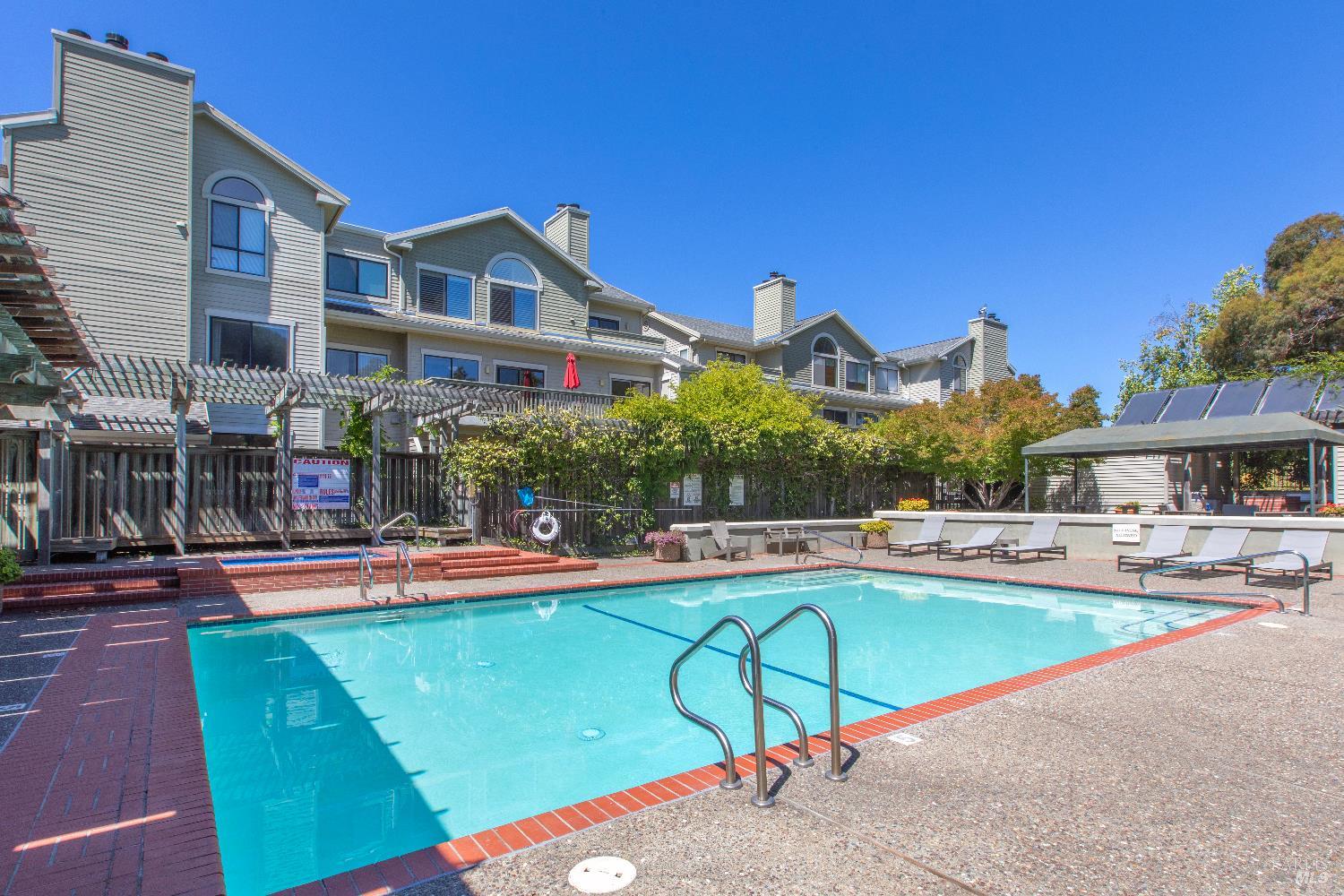 4 Eucalyptus Knoll St