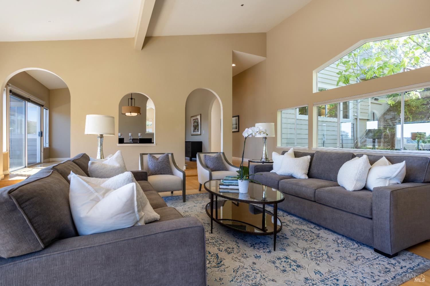 2901 Las Gallinas Ave