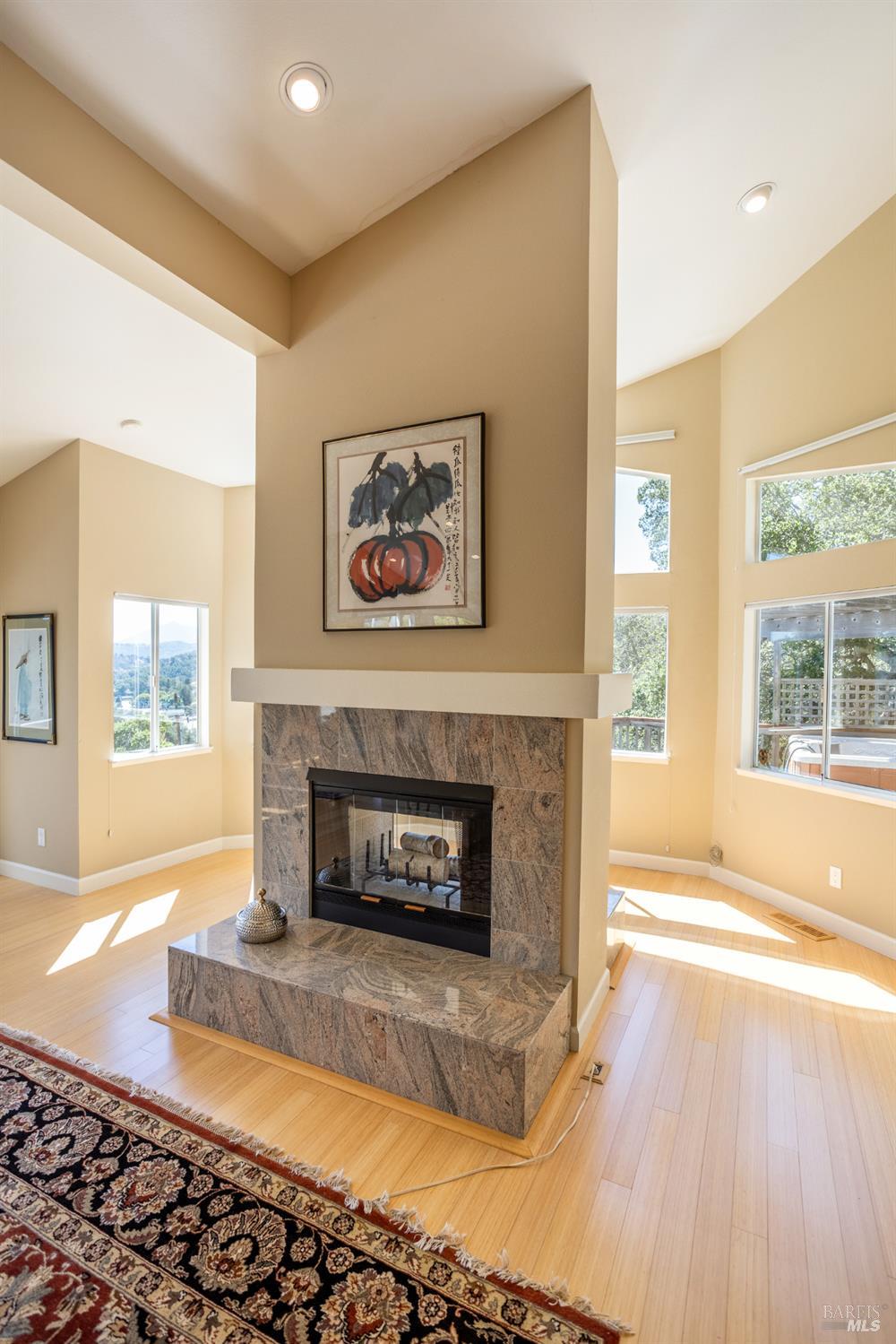 2901 Las Gallinas Ave