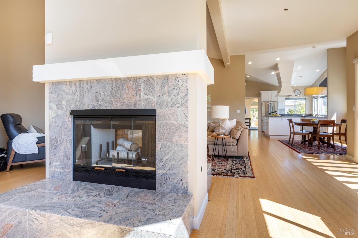 2901 Las Gallinas Ave