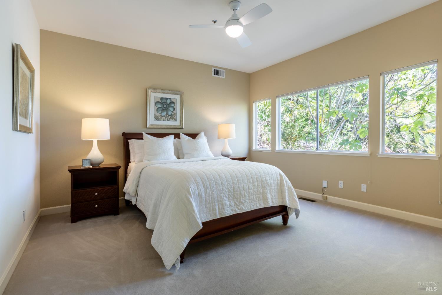 2901 Las Gallinas Ave