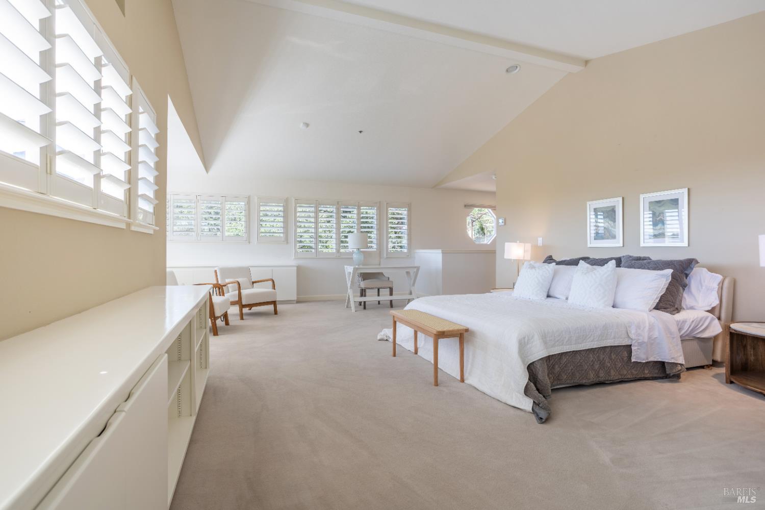 2901 Las Gallinas Ave