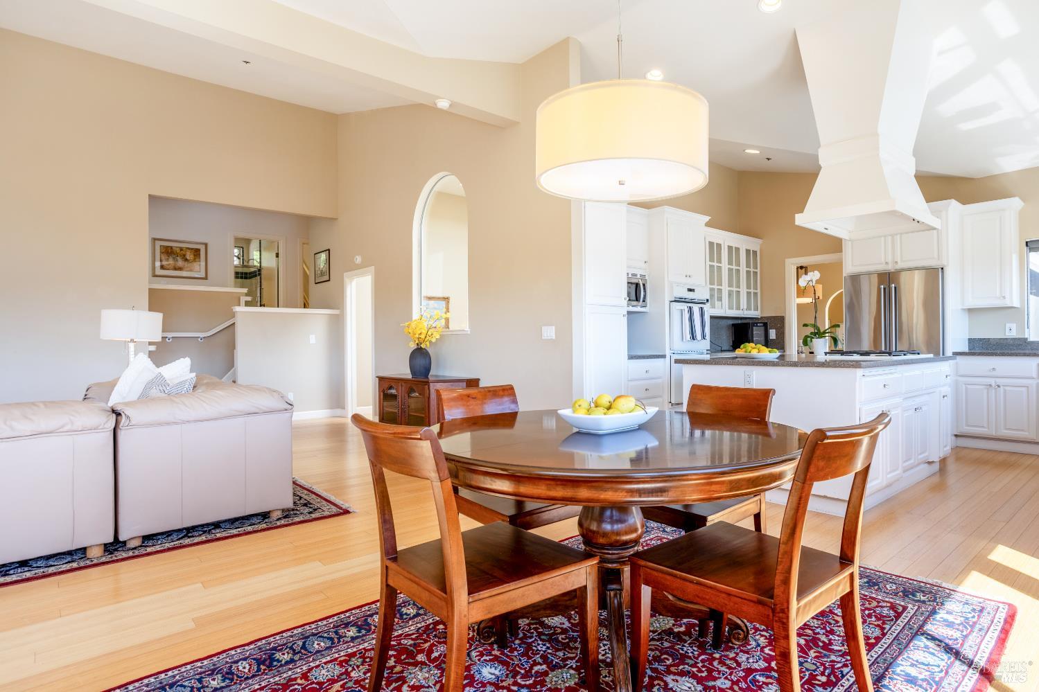 2901 Las Gallinas Ave