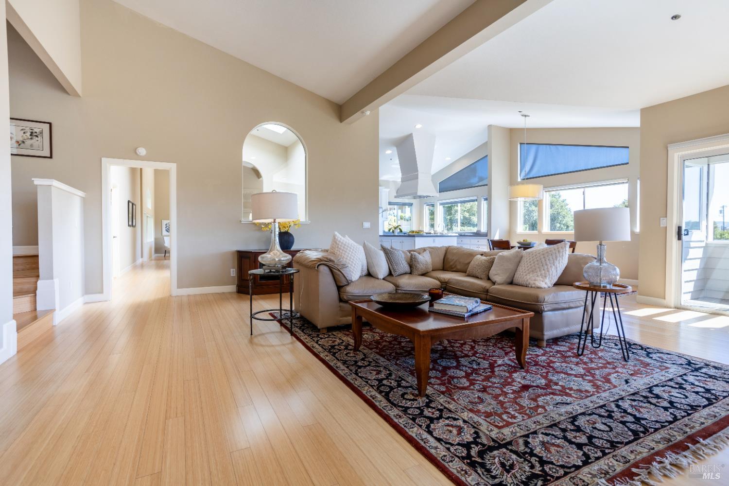 2901 Las Gallinas Ave