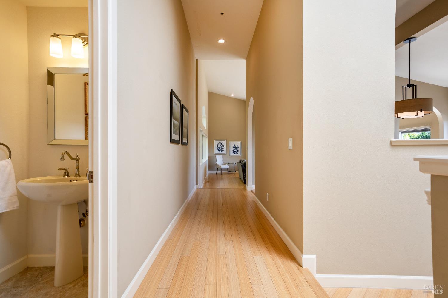 2901 Las Gallinas Ave