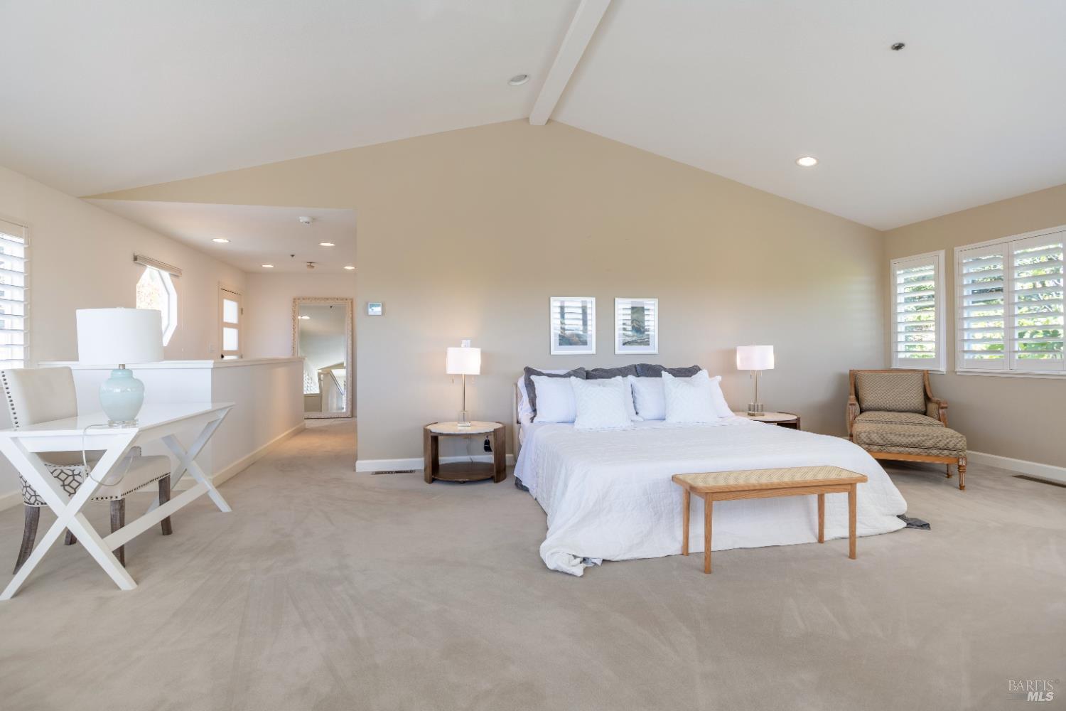 2901 Las Gallinas Ave