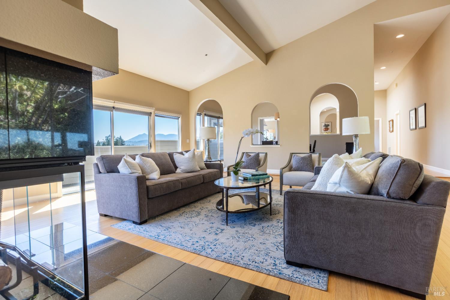 2901 Las Gallinas Ave