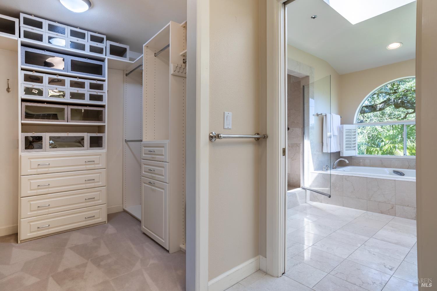 2901 Las Gallinas Ave