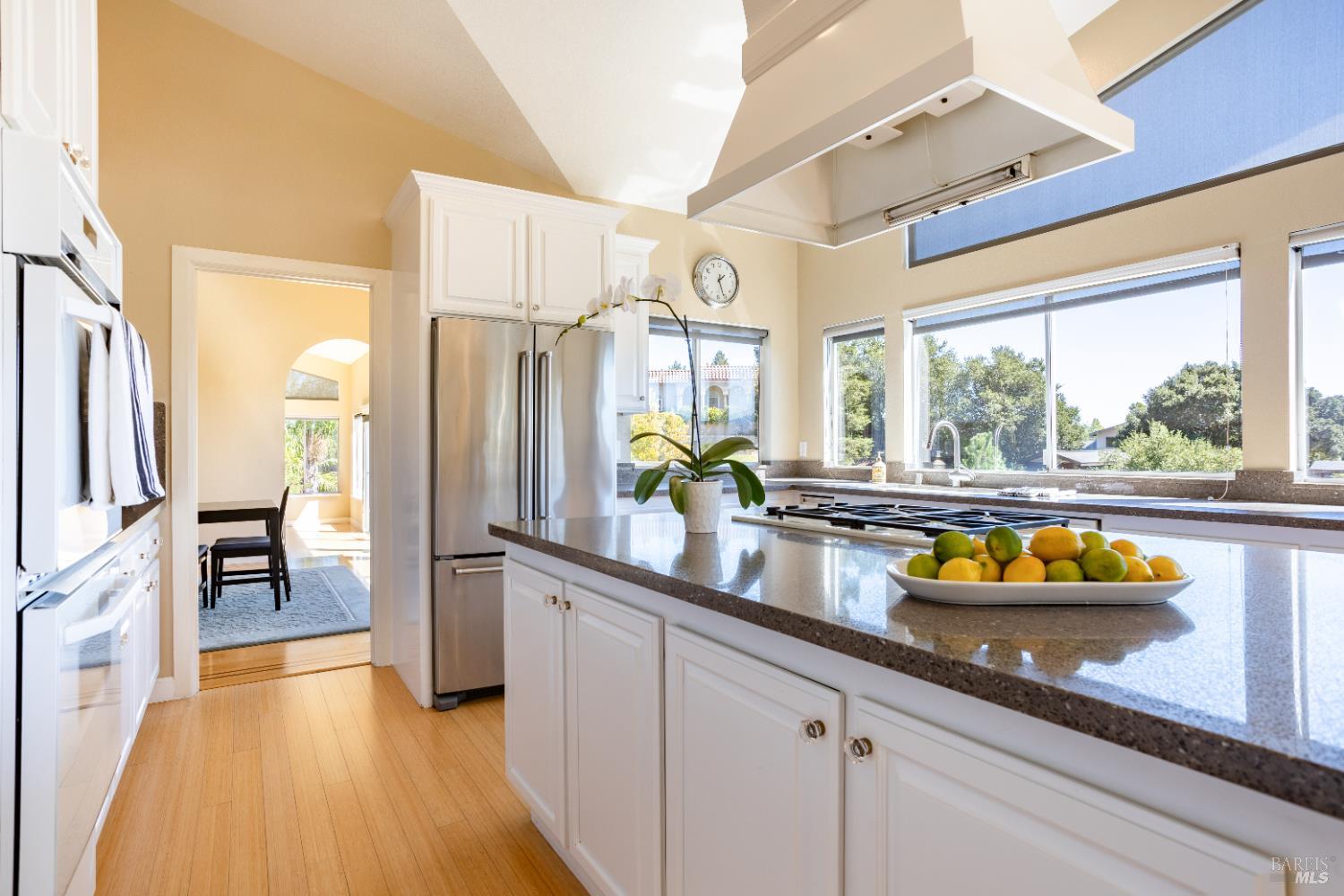 2901 Las Gallinas Ave