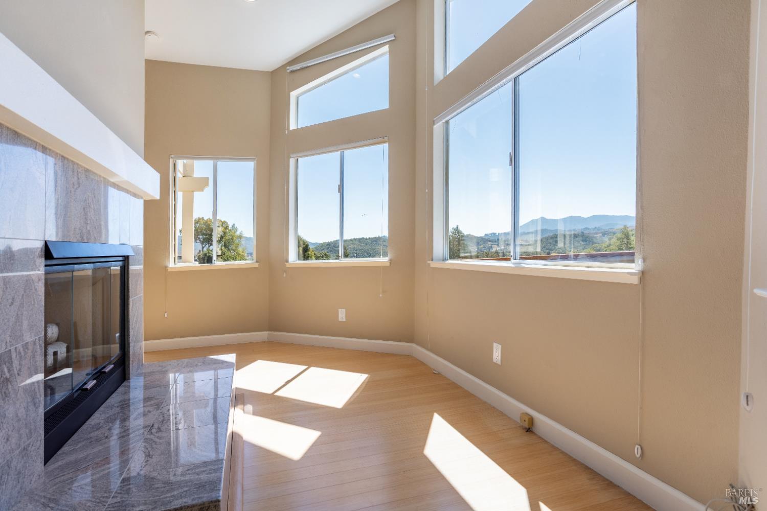 2901 Las Gallinas Ave