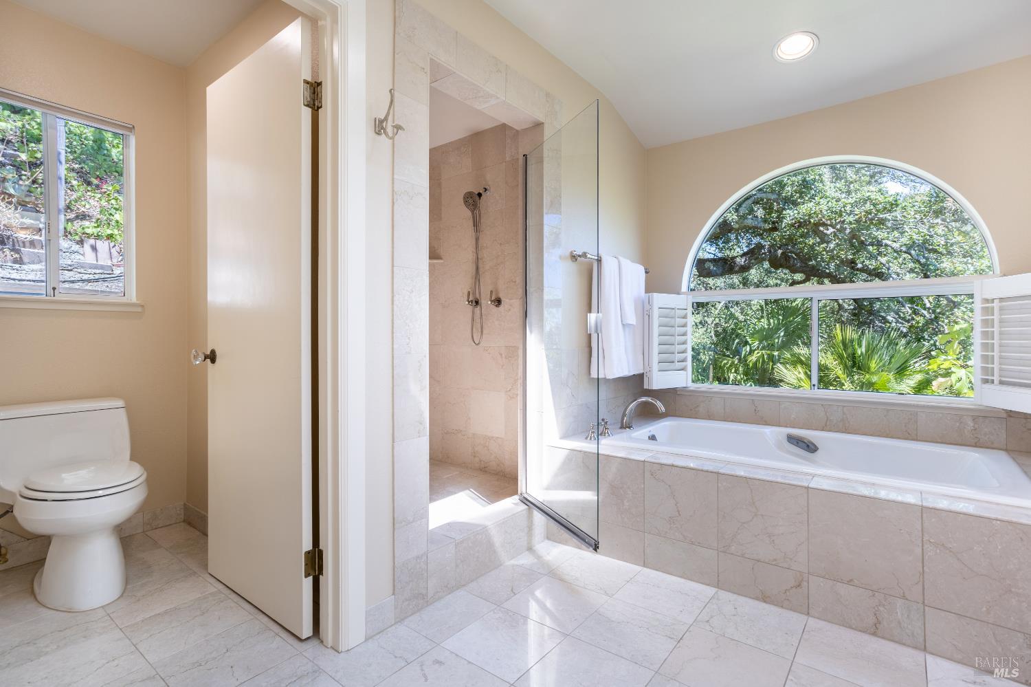 2901 Las Gallinas Ave