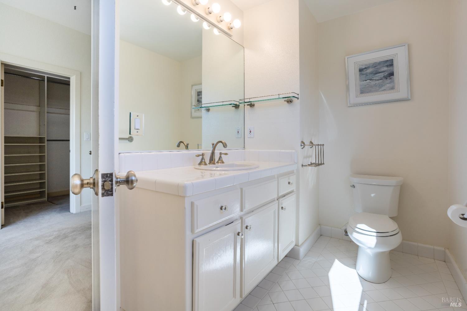 2901 Las Gallinas Ave