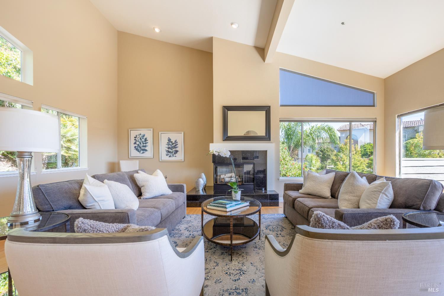 2901 Las Gallinas Ave