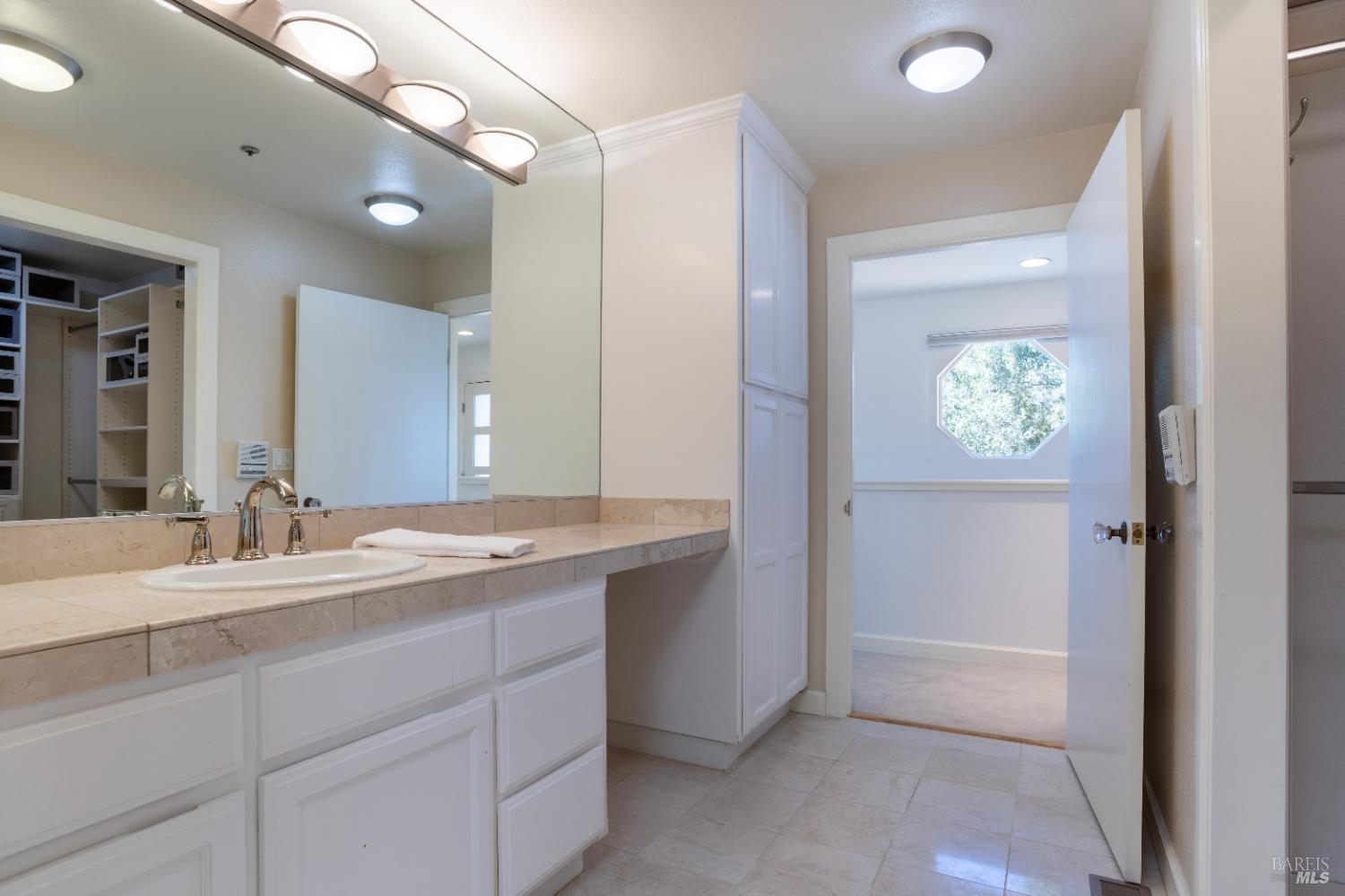 2901 Las Gallinas Ave