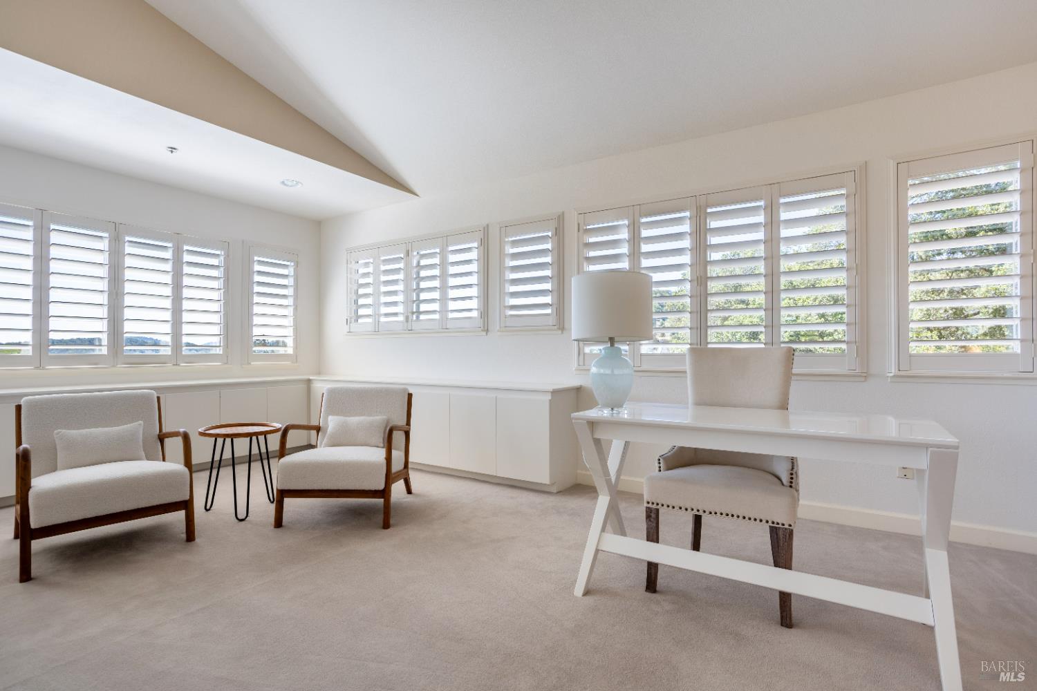 2901 Las Gallinas Ave