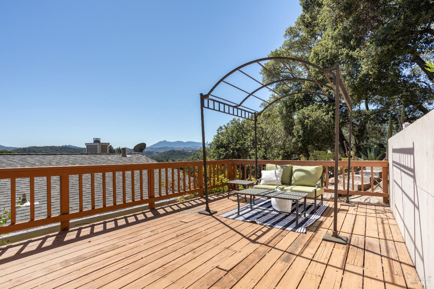 2901 Las Gallinas Ave