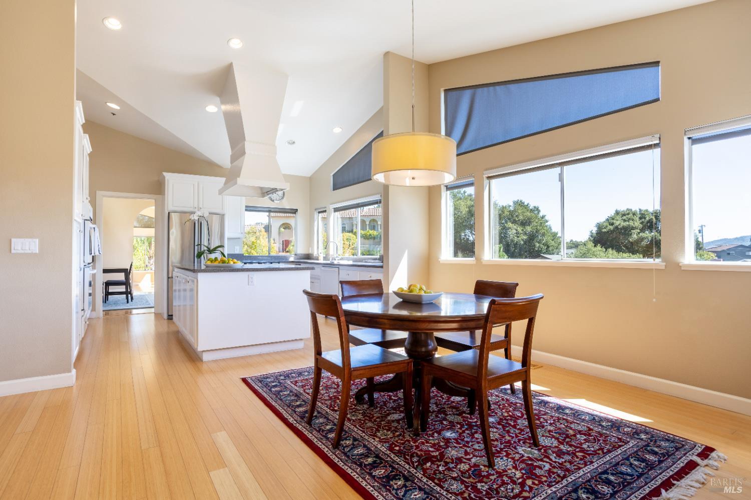 2901 Las Gallinas Ave